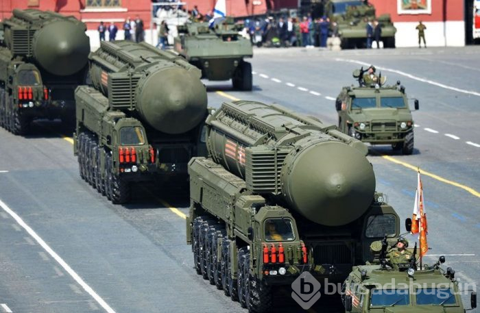 Rusya, yeni bombardıman uçağını tanıttı