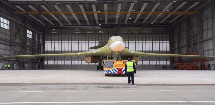 Rusya, yeni bombardıman uçağını tanıttı