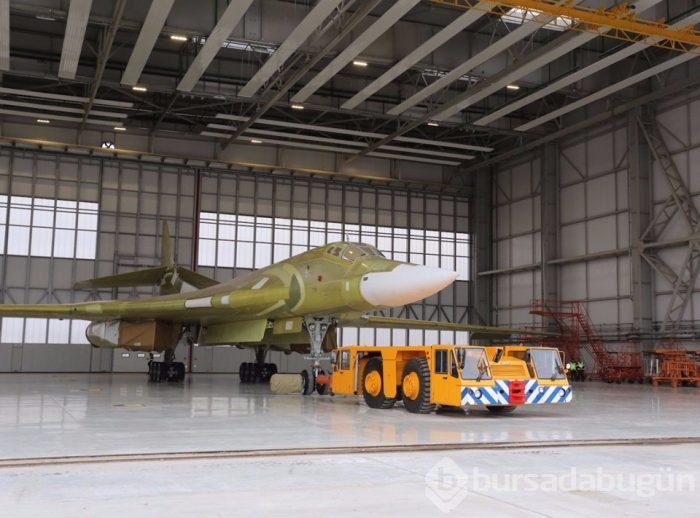 Rusya, yeni bombardıman uçağını tanıttı