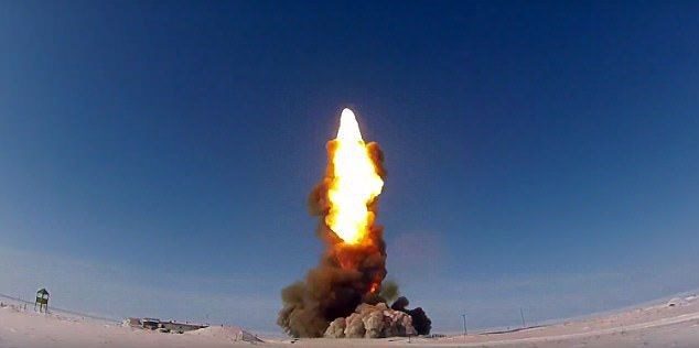 Rusya, yeni bombardıman uçağını tanıttı