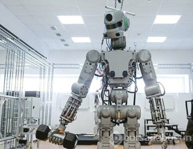 Rusya, yeni bombardıman uçağını tanıttı