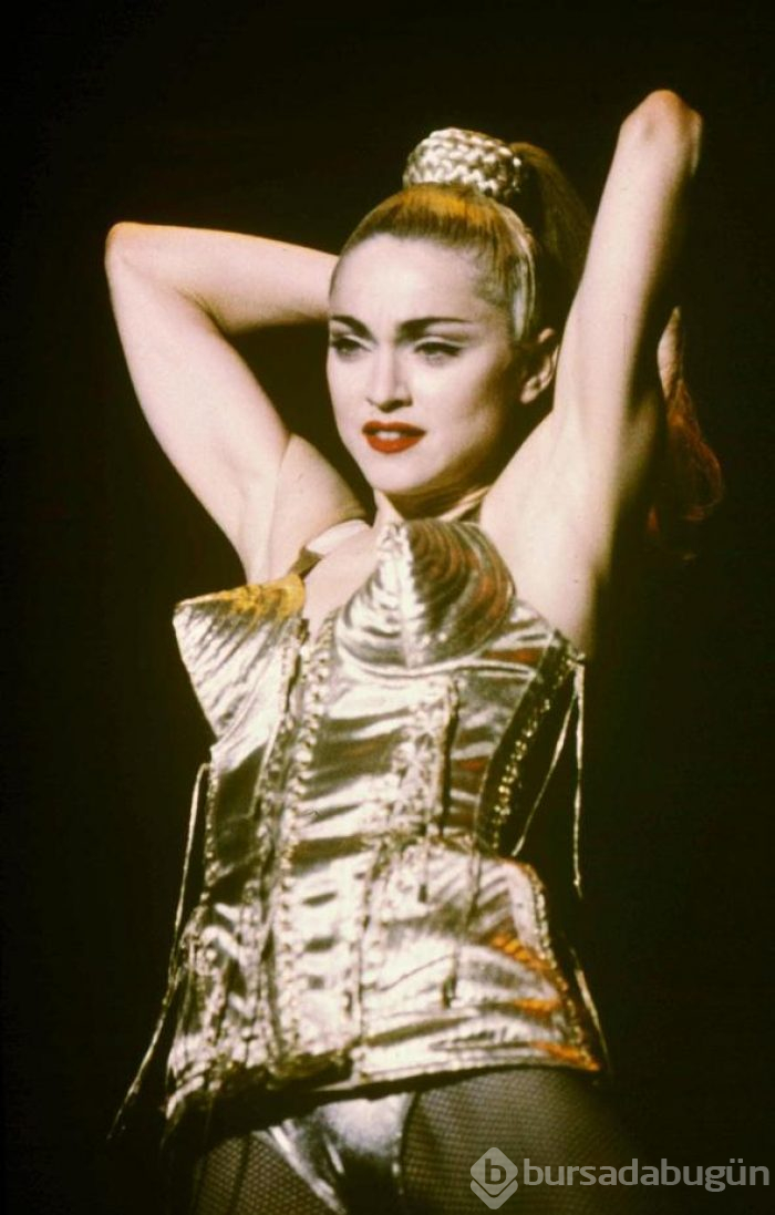 Madonna'ya benzemek için bir servet harcadı! şimdi tanınmıyor
