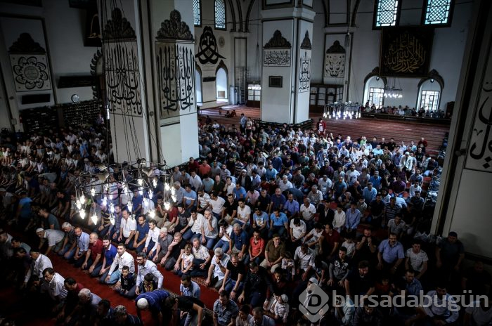 Bursa'daki camilerde bayram namazı yoğunluğu
