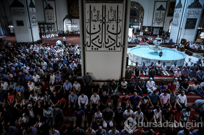 Bursa'daki camilerde bayram namazı yoğunluğu
