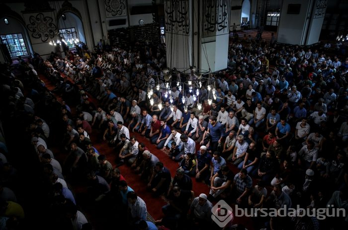 Bursa'daki camilerde bayram namazı yoğunluğu
