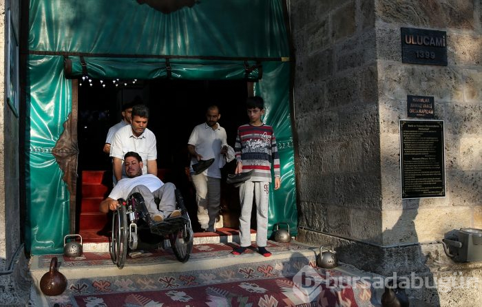 Bursa'daki camilerde bayram namazı yoğunluğu
