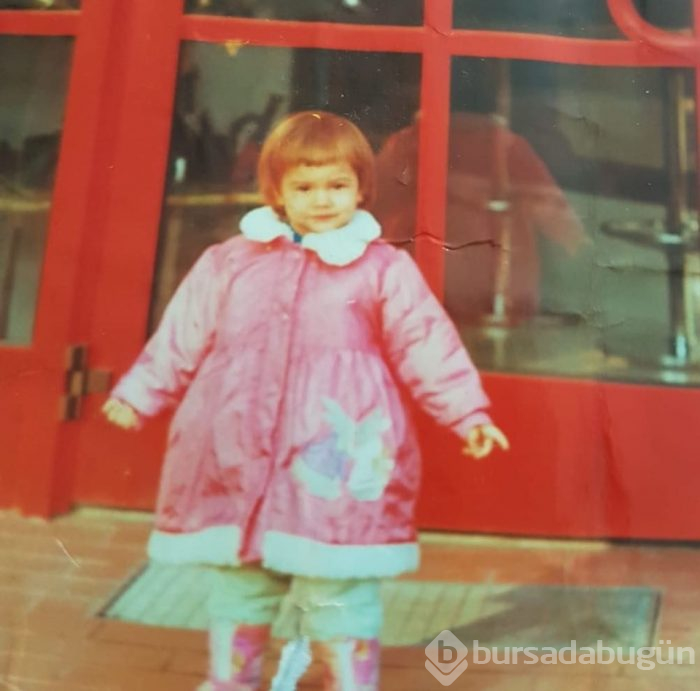 Türk ünlüler sosyal medyalarından çocukluk fotoğraflarını paylaştı