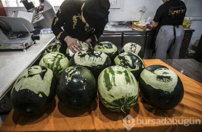 Dünyaca ünlü simaları karpuza işledi