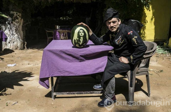 Dünyaca ünlü simaları karpuza işledi