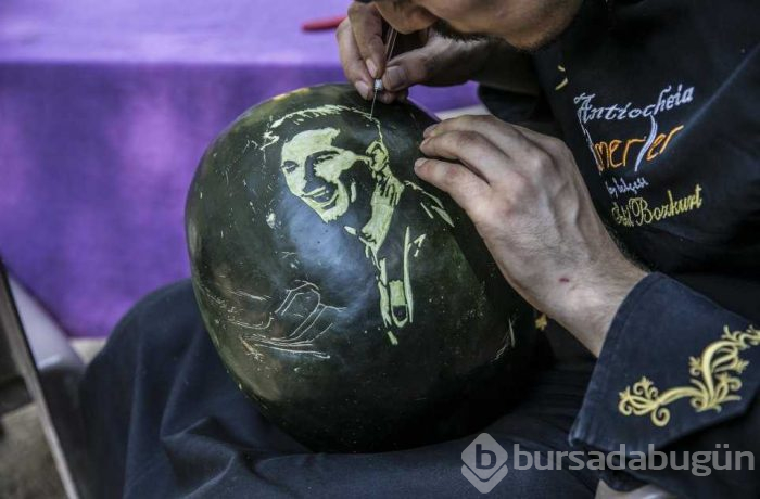 Dünyaca ünlü simaları karpuza işledi