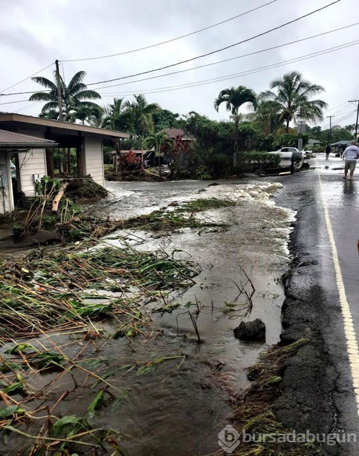 Hawaii'yi tropik fırtına vurdu