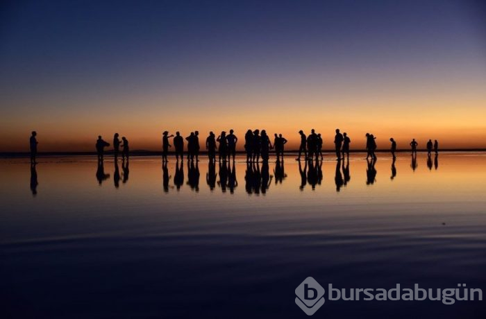 Flamingo cenneti Tuz Gölü'ne turist akını