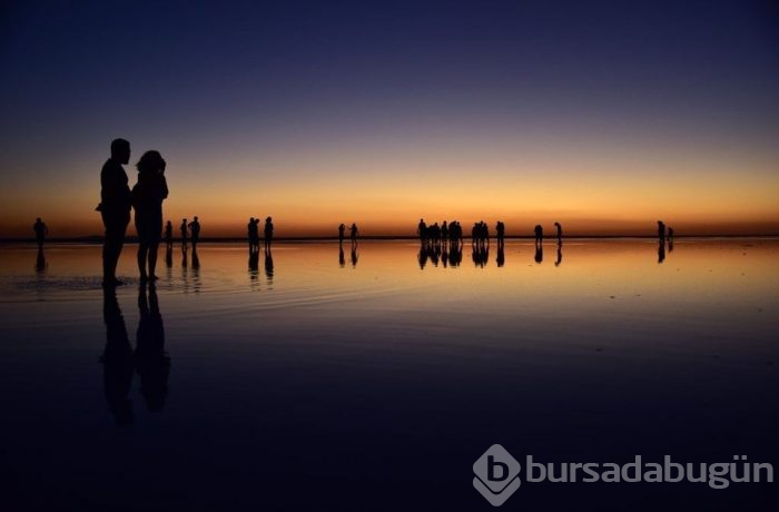 Flamingo cenneti Tuz Gölü'ne turist akını