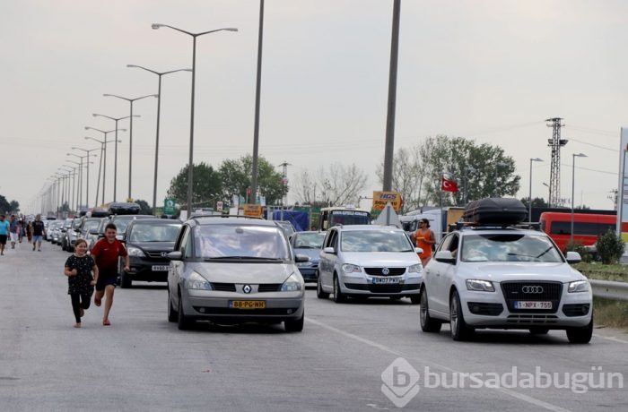 Kapıkule'den bir ayda 96 bin araç çıktı