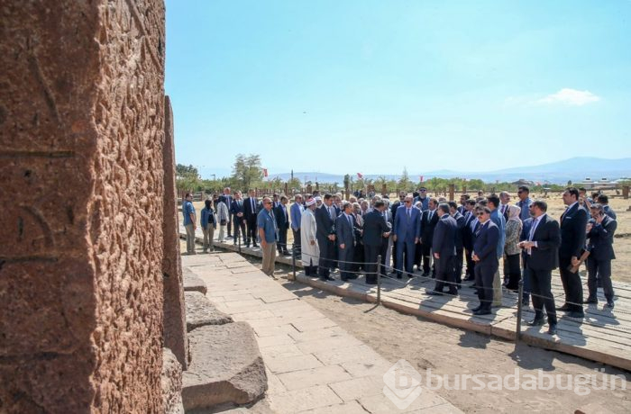 Cumhurbaşkanı Erdoğan Selçuklu Meydan Mezarlığı'nı ziyaret etti