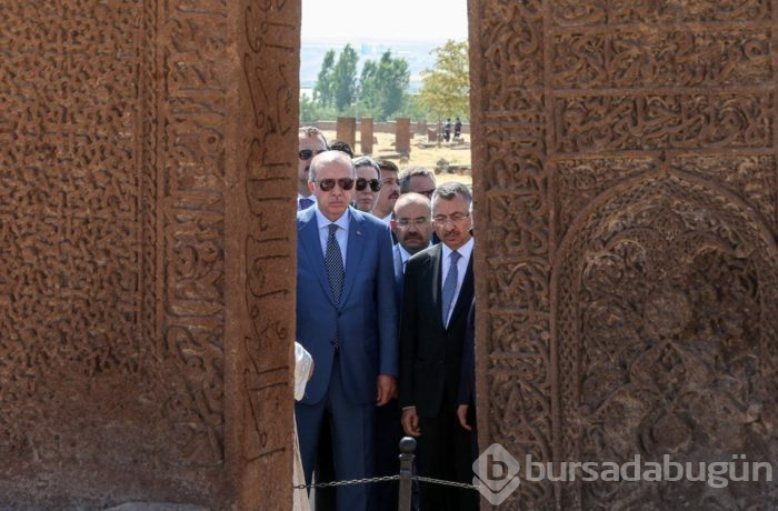 Cumhurbaşkanı Erdoğan Selçuklu Meydan Mezarlığı'nı ziyaret etti