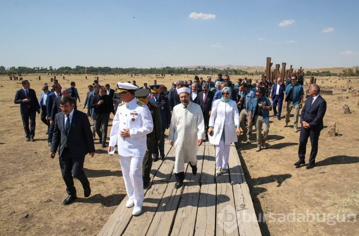 Cumhurbaşkanı Erdoğan Selçuklu Meydan Mezarlığı'nı ziyaret etti