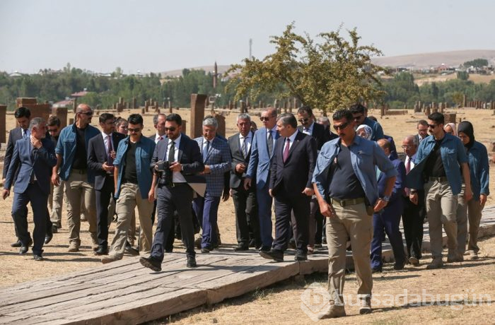 Cumhurbaşkanı Erdoğan Selçuklu Meydan Mezarlığı'nı ziyaret etti