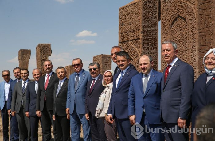 Cumhurbaşkanı Erdoğan Selçuklu Meydan Mezarlığı'nı ziyaret etti