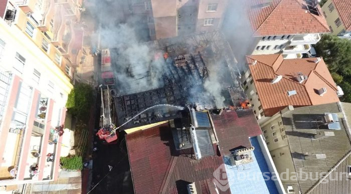 Kurban eti kavururken çatıyı yaktı