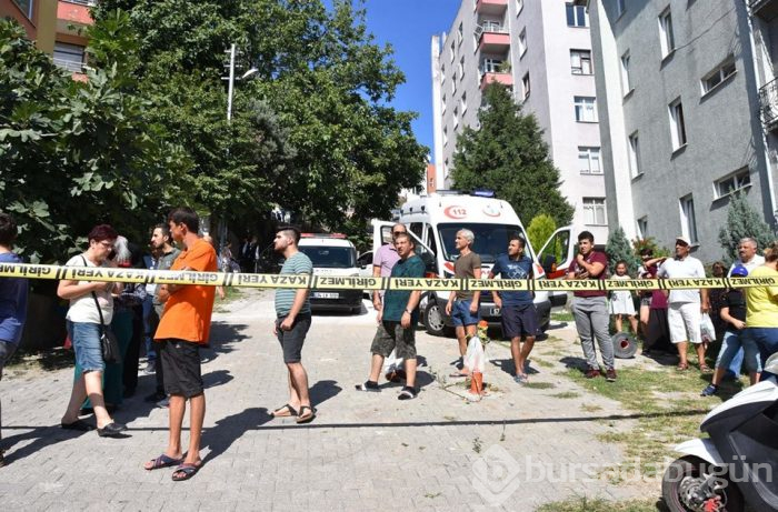 Kurban eti kavururken çatıyı yaktı