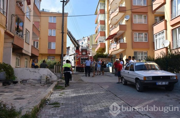 Kurban eti kavururken çatıyı yaktı