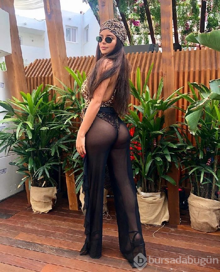 Demi Rose şaşırtan pozlar vermeye devam ediyor