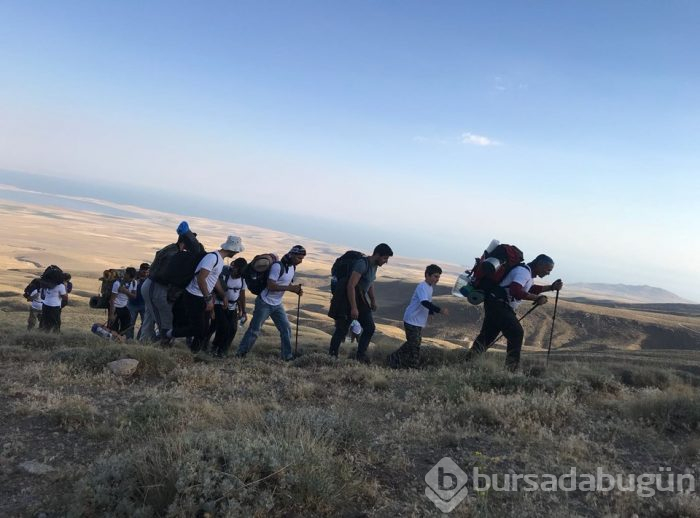 Van Gölü için Süphan'a tırmandılar, İngiliz uçağının parçalarını buldular