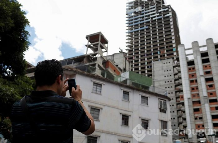 Venezuela'da 7,3'lük deprem gökdeleni eğdi