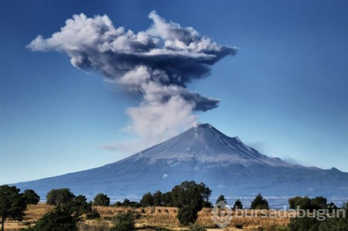 Meksika'da Popocatepetl Yanardağı patladı