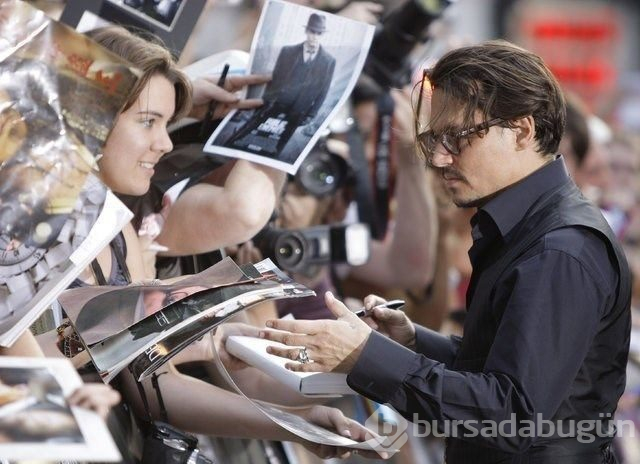 Johnny Depp eski avukatına karşı zafer kazandı