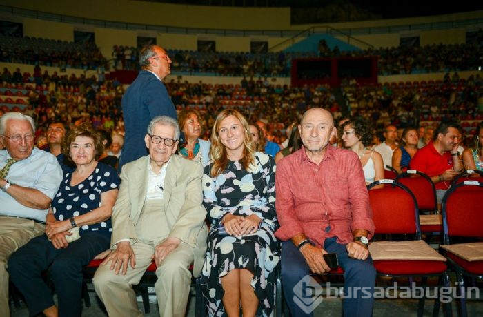 Son kez Zeki Müren şarkıları (Limak Flarmoni Çeşme'deydi)