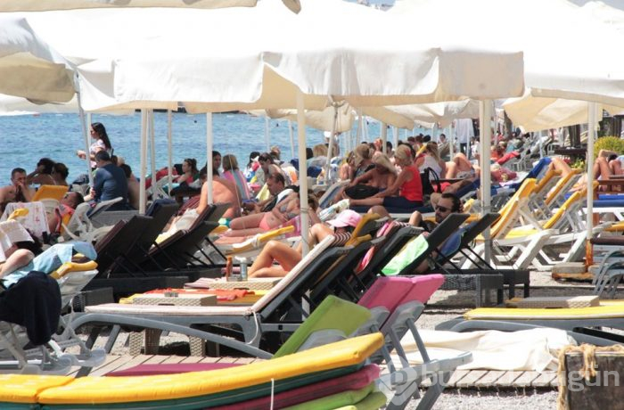 Bodrum'a 330 bin araç, 264 özel jet ve 1955 uçakla geldiler