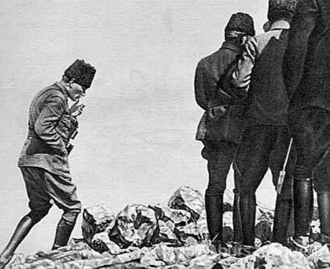 Ünlülerden 30 Ağustos Zafer Bayramı paylaşımları