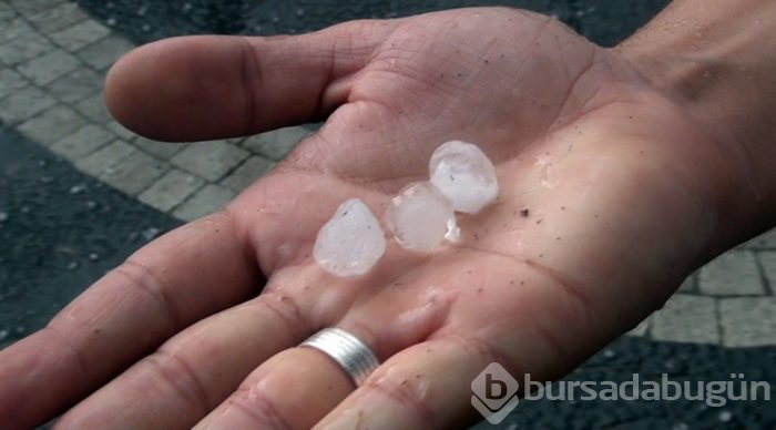 Kütahya'da fındık büyüklüğünde dolu yağdı