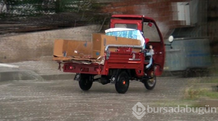 Kütahya'da fındık büyüklüğünde dolu yağdı