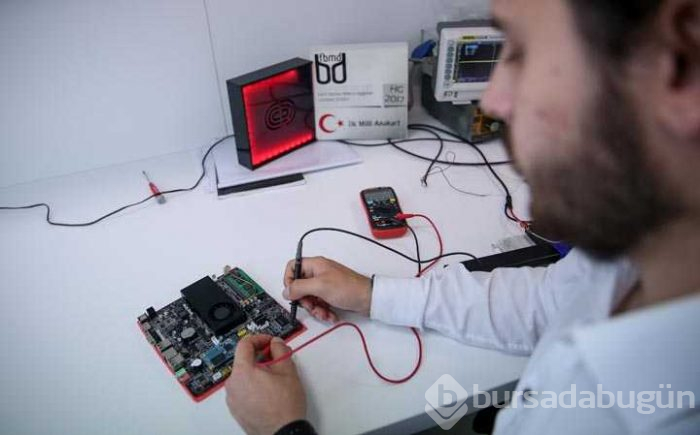 Bursa'da yaşayan 18 yaşındaki Ferit Borku, yerli elektronik ana kart üretti