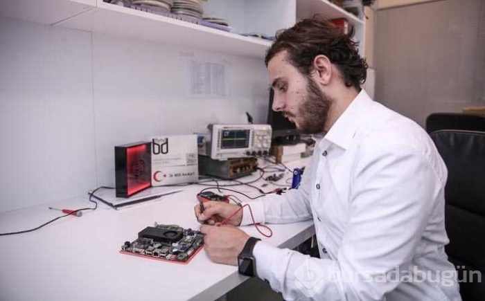 Bursa'da yaşayan 18 yaşındaki Ferit Borku, yerli elektronik ana kart üretti