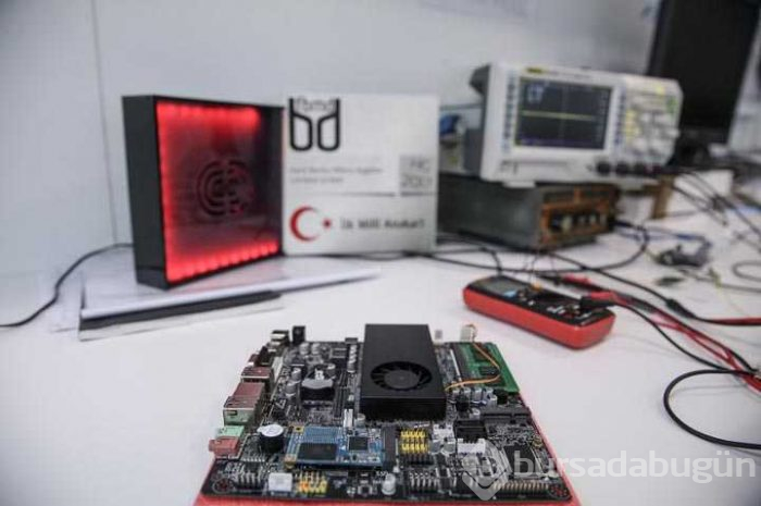 Bursa'da yaşayan 18 yaşındaki Ferit Borku, yerli elektronik ana kart üretti