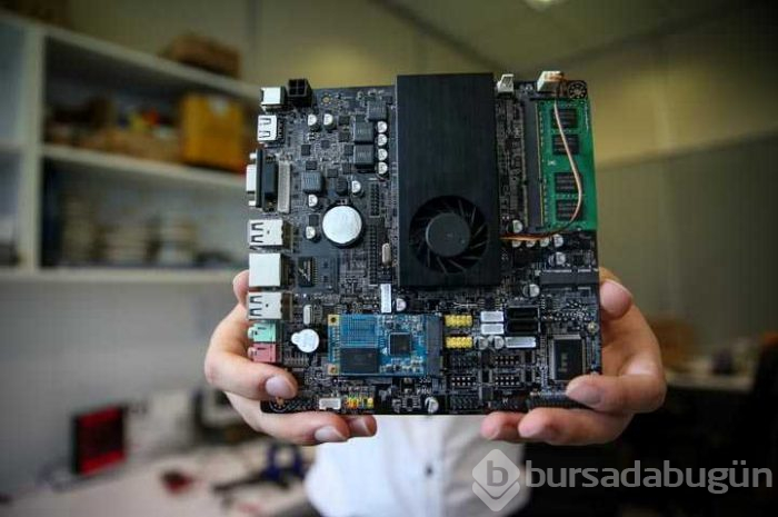 Bursa'da yaşayan 18 yaşındaki Ferit Borku, yerli elektronik ana kart üretti
