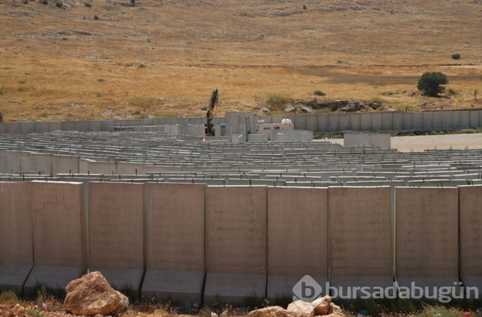 İdlib sınırına askeri sevkiyat sürüyor
