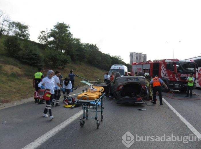TEM'de otomobil EDS direğine çarptı: 2 ölü