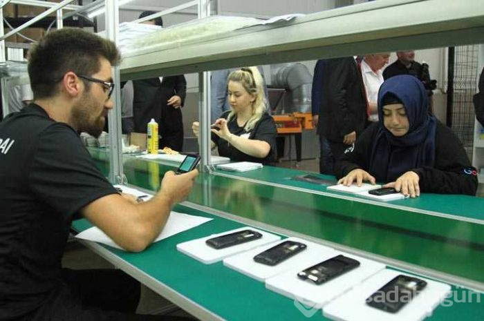 Yerli akıllı cep telefonu ve tablet bilgisayar firması Reeder Samsun'da fabrika açtı
