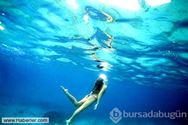 Ünlü sörfçünün su altındaki şaşırtan antrenmanı