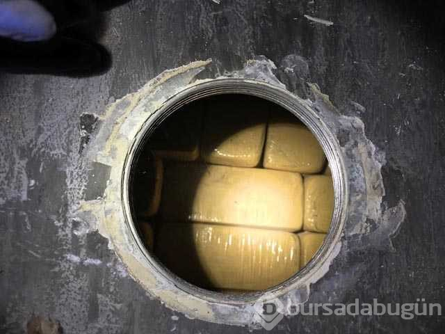 Tırın yakıt deposunda 140 kilo eroin bulundu