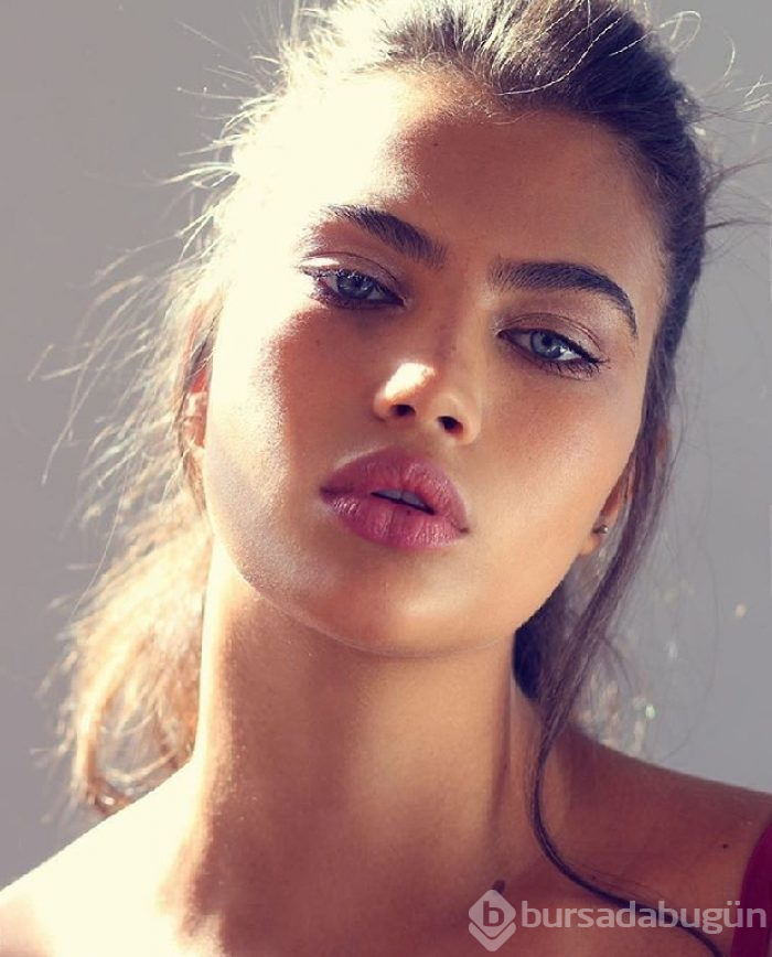 Alana Felisberto, Adriana Lima ve Irina Shayk benzerliğiyle dikkat çekiyor
