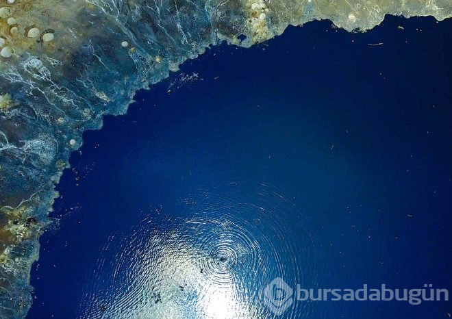 Bu göle her gün girip çıplak tuz çıkartıyorlar