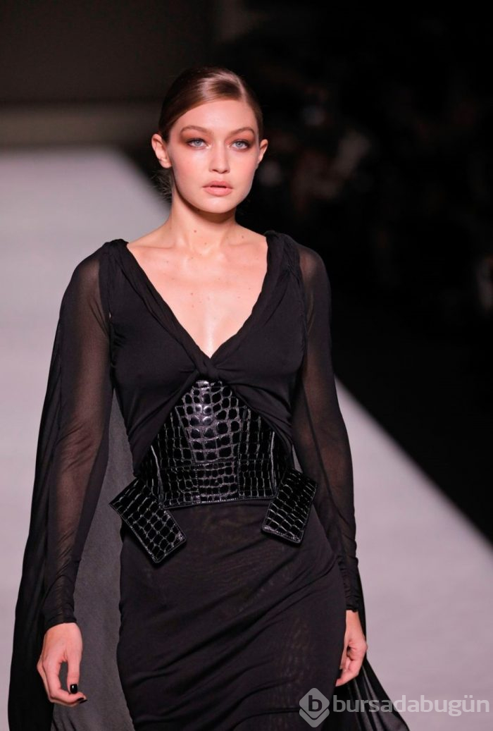 Gigi Hadid Tom Ford defilesine damga vurdu