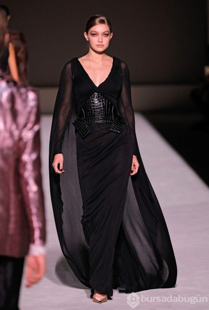 Gigi Hadid Tom Ford defilesine damga vurdu