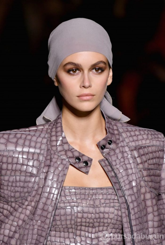 Gigi Hadid Tom Ford defilesine damga vurdu